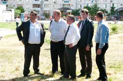 Знесення кіоску на Троєщині перетворилося на драматичне дійство