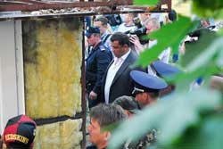 Знесення кіоску на Троєщині перетворилося на драматичне дійство