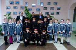 Юні кадети та панянки дякують за увагу