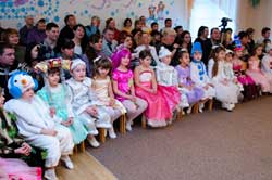 У дитячому садку-яслах №678 Дарницького району малюки отримали подарунки