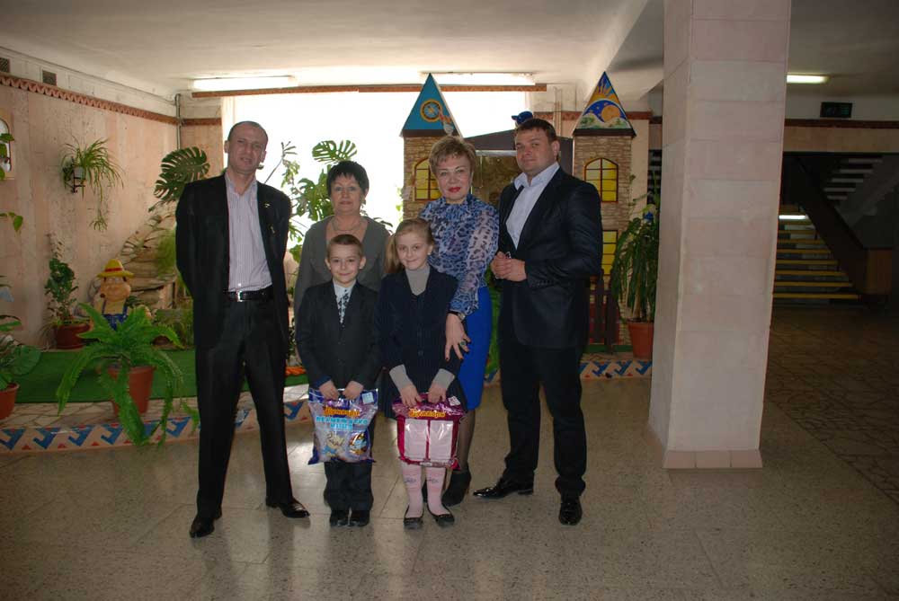 2014-03-14-podarki-10-internat-gluhih-small