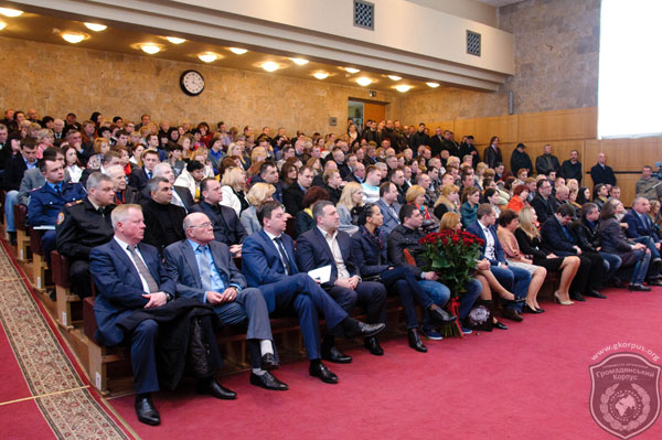 4 квітня 2014 р. розпорядженням №490/2014-рп головою Дарницької районної у м. Києві державної адміністрації було призначено Геннадія Сінцова.