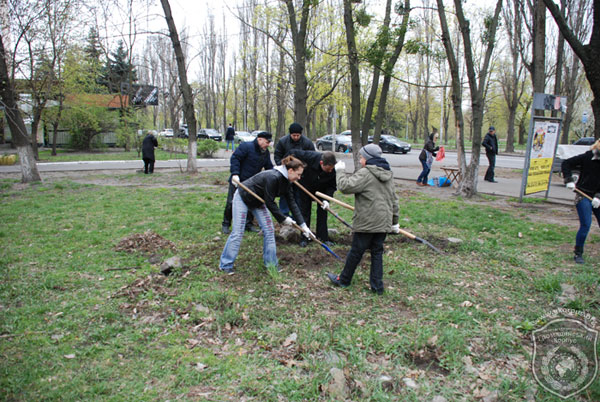 «Громадянський Корпус» взяв участь в суботнику на Русанівці