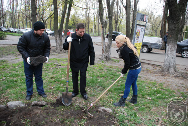 «Громадянський Корпус» взяв участь в суботнику на Русанівці
