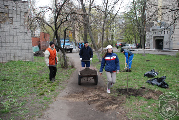 «Громадянський Корпус» взяв участь в суботнику на Русанівці