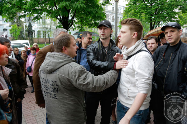 Противники МАФів та підприємці з’ясовували стосунки коло Шевченківської РДА