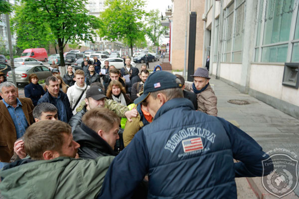 Противники МАФів та підприємці з’ясовували стосунки коло Шевченківської РДА