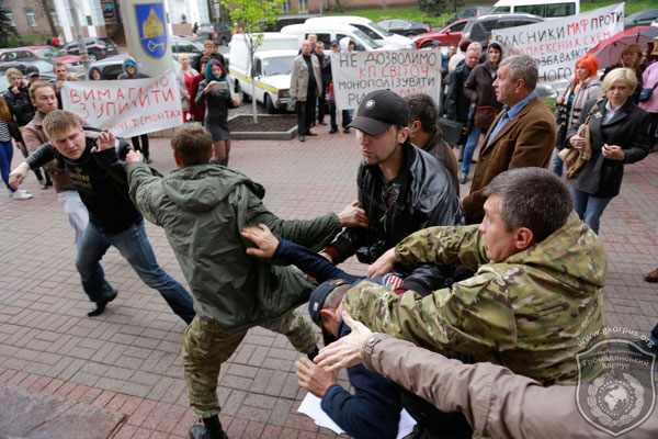 Противники МАФів та підприємці з’ясовували стосунки коло Шевченківської РДА