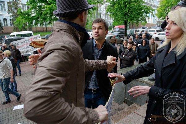 Противники МАФів та підприємці з’ясовували стосунки коло Шевченківської РДА