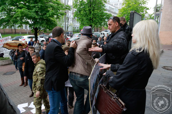 Противники МАФів та підприємці з’ясовували стосунки коло Шевченківської РДА