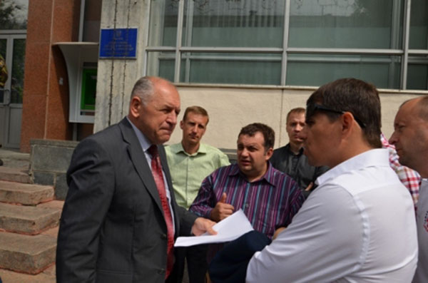 20 травня 2014 року о 09.30, біля приміщення Шевченківської РДА, (вул. Богдана Хмельницького, 24), представники ГС Асоціаціі «ЦЕНТР», до якої входить наш партнер ГО «Правозахист», провели демонстрацію. Метою заходу було  врегулювання складної ситуації, що склалася у сфері малого та середнього бізнесу міста Києва, а також для виявлення активної позиції щодо дій представників влади по відношенню до підприємців.