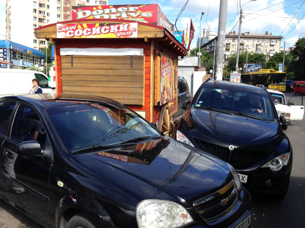 13 червня на Лук’янівці збиралися демонтувати МАФи