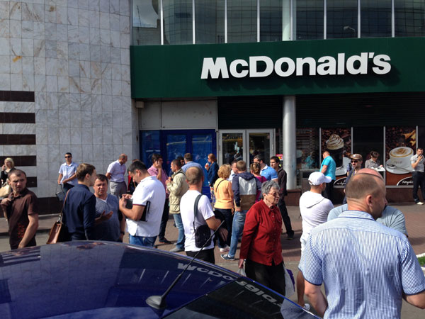 13 червня на Лук’янівці збиралися демонтувати МАФи