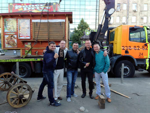 На Лук'янівці знову продовжується практика незрозумілих нічних демонтажів