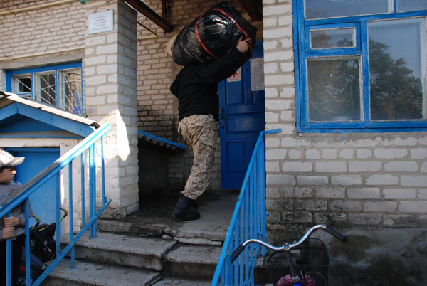 Тривають гуманітарні місії до зони АТО