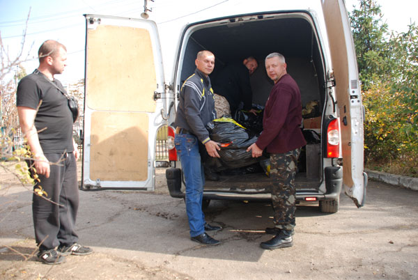 Тривають гуманітарні місії до зони АТО