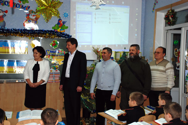 22 грудня актив «Громадянського Корпусу» у складі віце-президентів організації Олександра Кудрі і Олександра Карбачинського та експерта з військово-патріотичної підготовки Аркадія Маклакова взяв участь у Фестивалі – конкурсі майбутніх захисників Вітчизни і патріотів «Маю честь!», який традиційно проводиться у Державному ліцеї-інтернаті № 23 в Шевченківському районі столиці.  З цим навчальним закладом «Громадянський Корпус», який активно займається підтримкою і популяризацією кадетського руху в Україні, підтримує багаторічні партнерські стосунки.  Після концерту вихованців закладу та урочистостей, що пройшли за участі запрошеного голови Шевченківської райдержадміністрації Олега Гаряги та директора ліцею Наталії Головіхіної, представники «Громадянського Корпусу» передали до місцевого музею артефакти бойових дій із зони АТО, розповіли ліцеїстам про гуманітарні місії організації на Донбас, про життя там українських військових і цивільного населення.