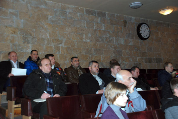 Голос представників громадськості не завжди є голосом громади